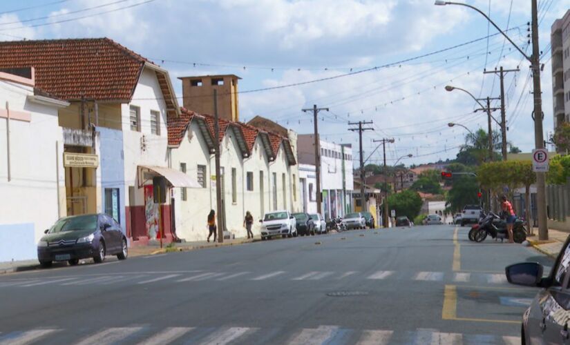 A Prefeitura de Batatais, município com cerca de 63 mil habitantes no interior paulista, decretou lockdown, com fechamento de todas as atividades econômicas