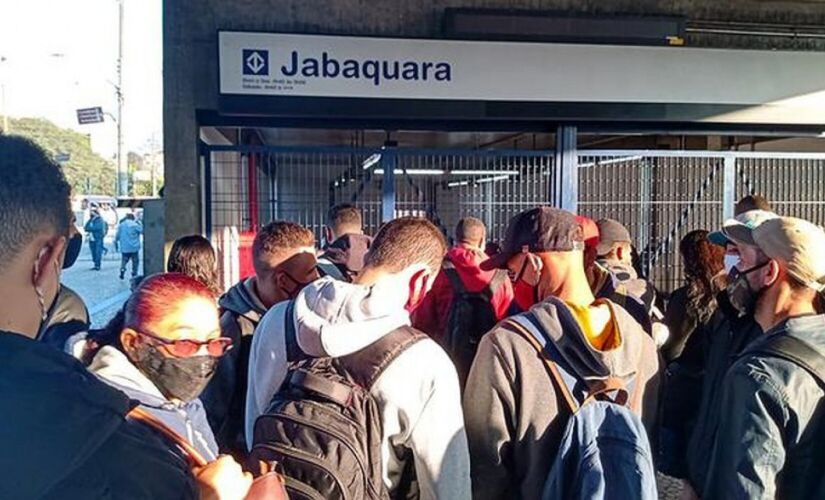 Estação Jabaquara, da Linha 1-Azul, fechada nas primeiras horas da manhã desta quarta-feira 