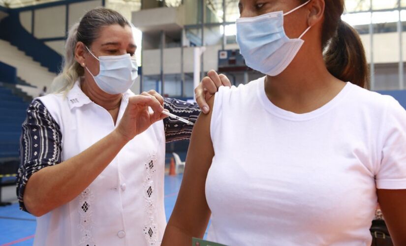 Guaruj&aacute; ultrapassa marca de 100 mil vacinados contra a Covid-19