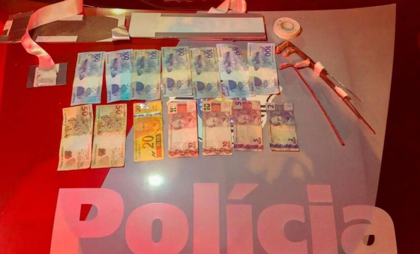 Trio é preso suspeito de furtar caixa eletrônico em São Roque; dinheiro foi apreendido pela polícia