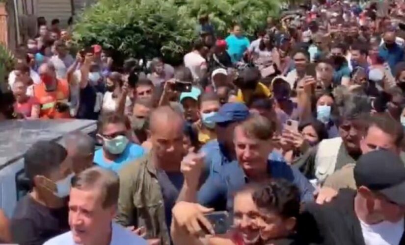 No evento, Bolsonaro protagonizou cenas de aglomeração e desrespeito às regras sanitárias.