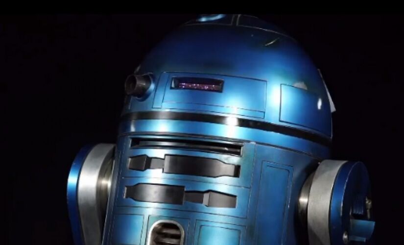 Um robô R2, do filme Star Wars: A Ascenção Skywalker, filmado no ano de 2019, deve ser um dos itens mais disputados do leilão