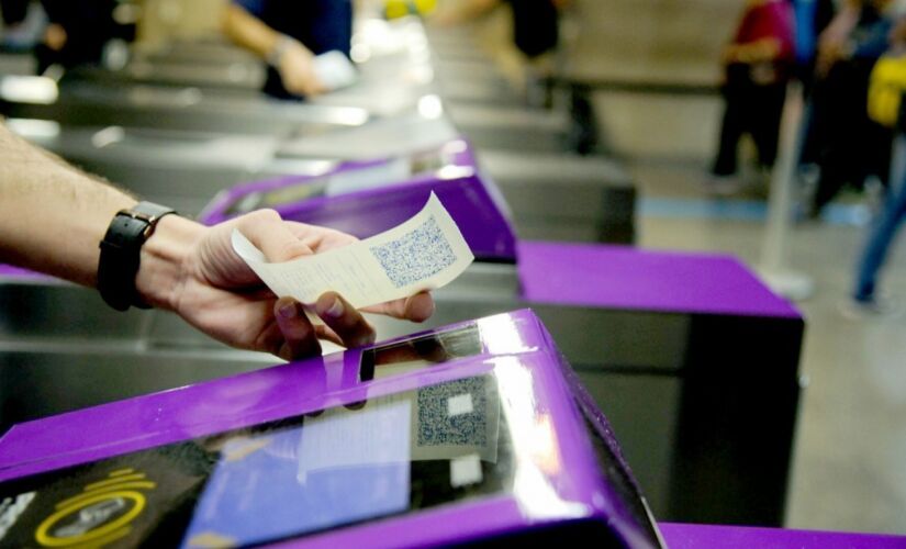Em abril deste ano, as bilheterias de 16 estações de São Paulo começaram a vender somente os bilhetes digitais com QR Code