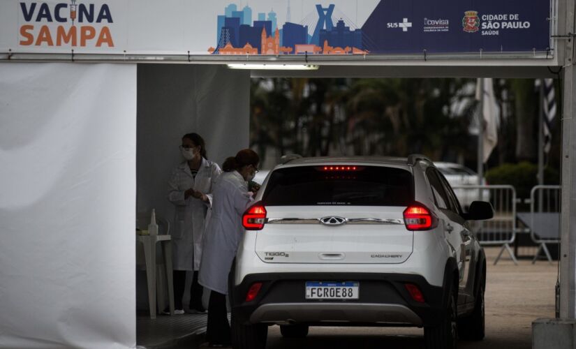 Drive-thru de vacina&ccedil;&atilde;o na Capital