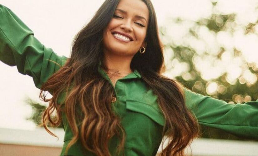 "É uma energia tão linda, minha gente. Vocês nem imaginam". 
Juliette Freire se emociona ao cantar em live com Gilberto Gil.