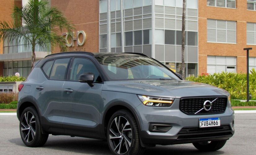O XC40 Plug-In Hybrid, desembarcou há um ano na sofisticada versão R-Design, que custa R$ 291.950 