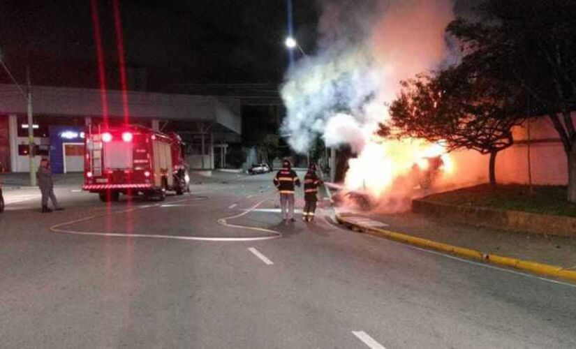 Motorista de 28 anos colidiu contra um poste na avenida Guido Aliberti, em São Caetano do Sul