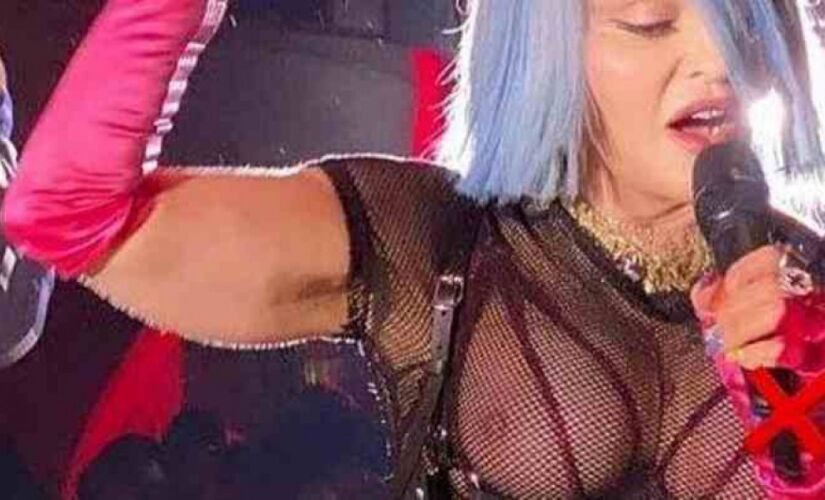 Madonna aparece com seios à mostra em apresentação.