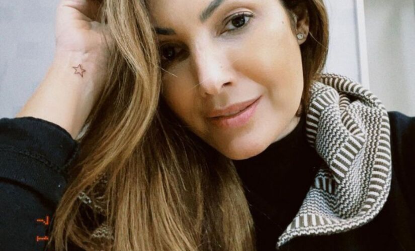 Patrícia Poeta fez uma estrelinha no pulso direito 