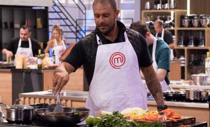 Cantor Diogo Nogueira participa de estreia do Master Chef Brasil 
