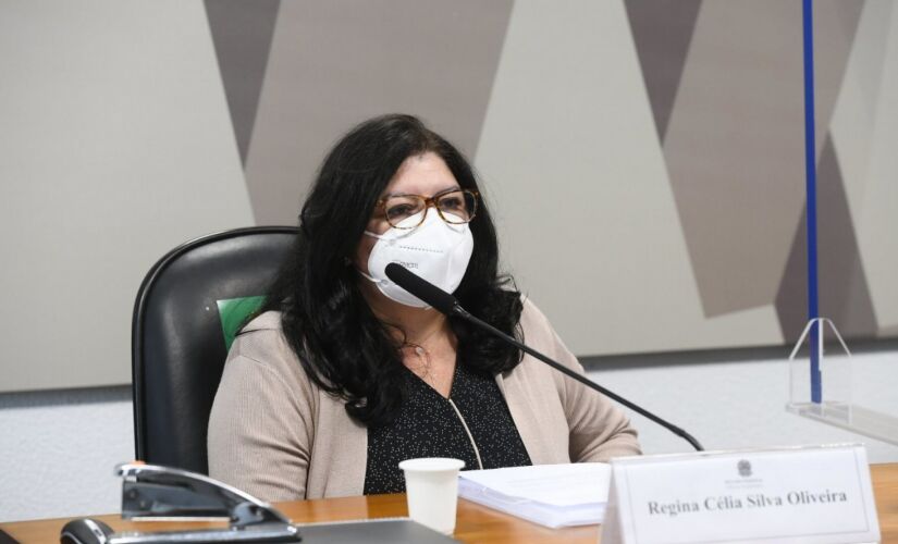 Servidora e fiscal de contratos do Ministério da Saúde, Regina Célia Silva Oliveira, na CPI da Pandemia 