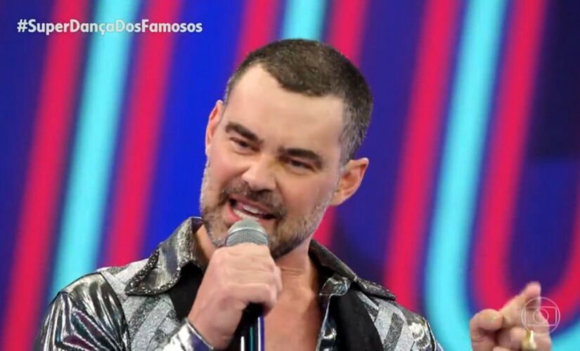 Carmo Dalla Vecchia aproveitou para se declarar para a fam&iacute;lia momentos antes de participar da repescagem do Super Dan&ccedil;a dos Famosos