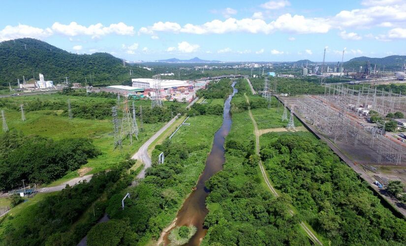 Cubatão-meio ambiente-rio pereque-industrias