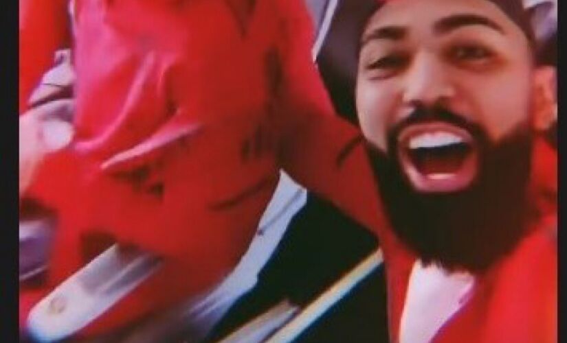 Gabigol comemora chegada de Flamengo ao Rio após previsão de vidente 