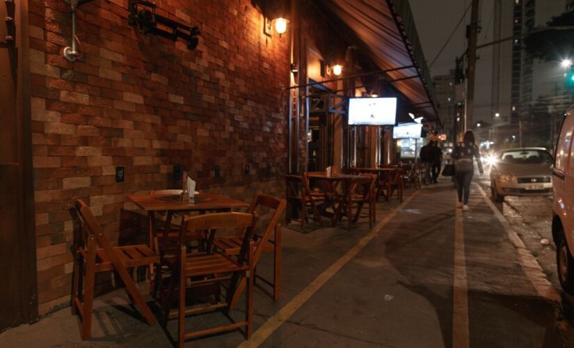 Bar S&atilde;o Jorge, no Tatuap&eacute;, espera fechar com parceiro para ocupar a &aacute;rea de estacionamento da via