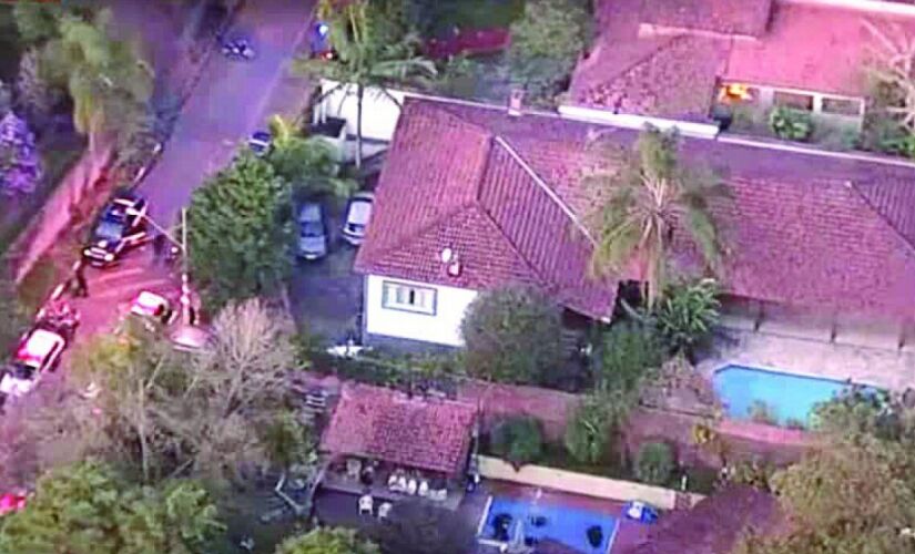 Um homem matou uma mulher, atirou em dois policiais e foi baleado em Cotia