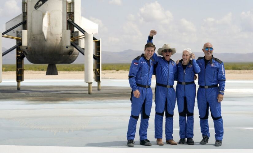 Bilionário Jeff Bezos, de 57 anos é fundador da Amazon e da empresa de turismo espacial Blue Origin