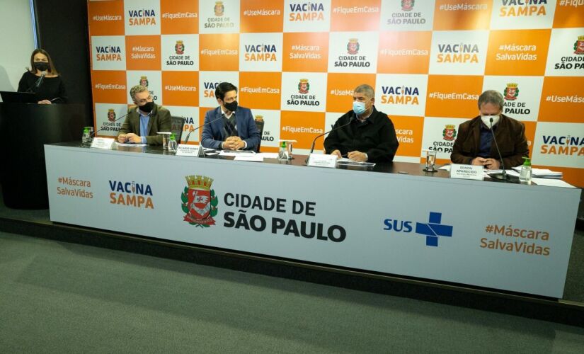Coletiva de imprensa que anunciou a volta &agrave;s aulas na Capital