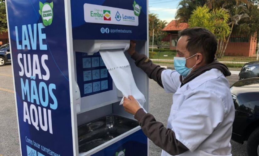 Lavatórios para higiene das mãos instalados na cidade; produto dispensa ligações hidráulicas ou elétricas para funcionar