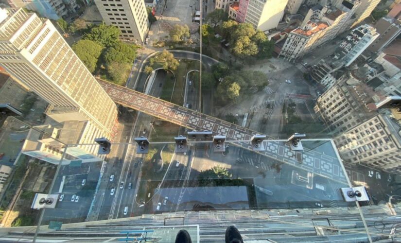 O Sampa Sky está localizado no 42º andar do Mirante do Vale, prédio mais alto de São Paulo