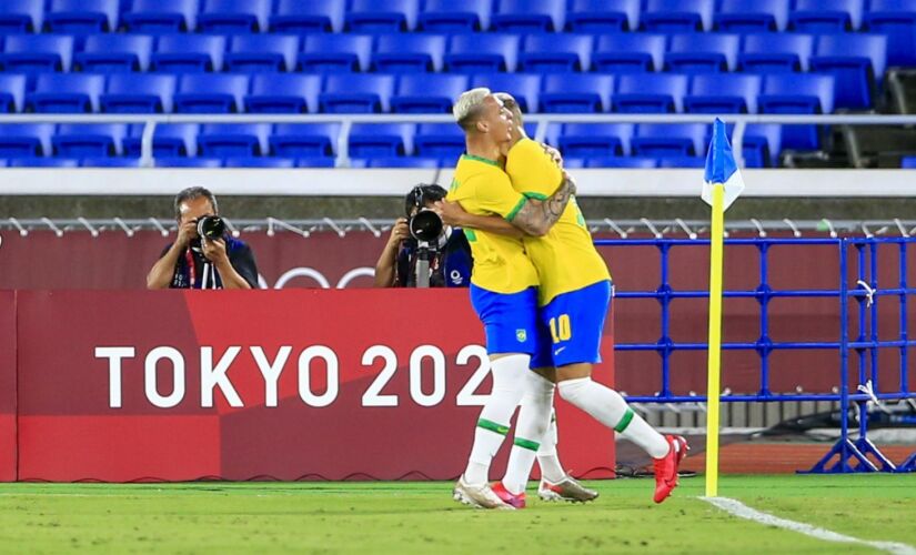 Richarlison do Brasil comemora após marcar um dos três gols dele contra a Alemanha