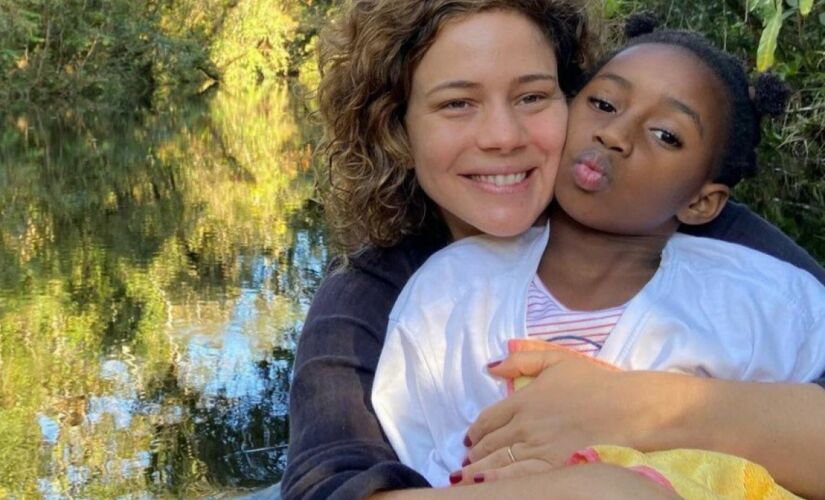 Leandra Leal comemorou na tarde de quinta (22) os sete aninhos da filha, Júlia