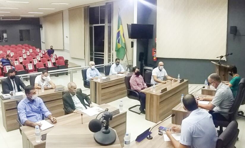 A Câmara Municipal interrompeu as sessões presenciais e o expediente integral há dois meses, no dia 26 de maio deste ano, devido à pandemia de Covid-19