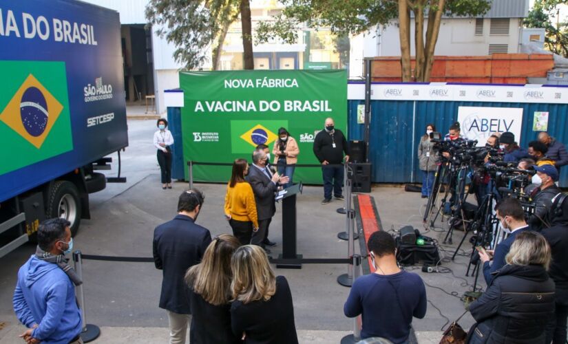 Governo de SP entrega novas doses de vacina ao PNI