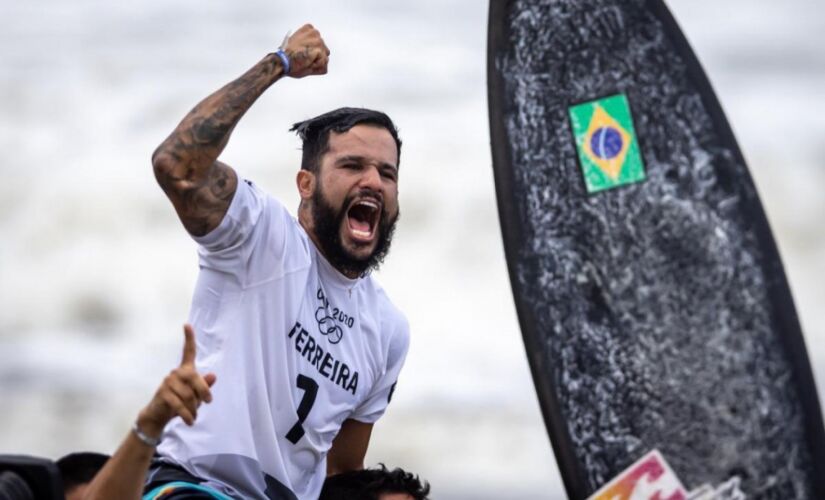 Italo Ferreira conquistou o primeiro ouro do Brasil nos Jogos de T&oacute;quio no surfe