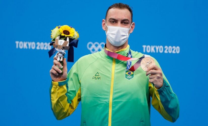 Fernando Scheffer supera dificuldades e conquista o bronze nos 200m livre
