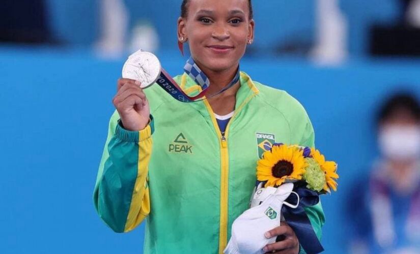 Rebeca Andrade conquista prata para o Brasil na ginástica
