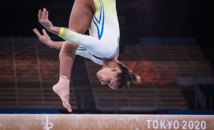 Flávia Saraiva erra na trave e fica sem medalha na ginástica artística