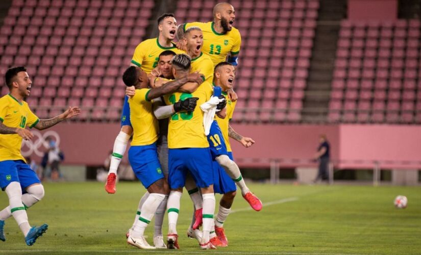 Seleção celebra vitória contra mexicanos no Japão