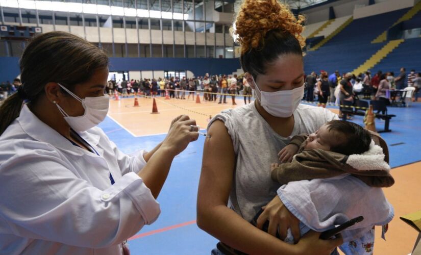 O Ginásio Guaibê é exclusivo para o atendimento dos moradores 
de Guarujá, no litoral de SP, que irão tomar a primeira dose da vacina