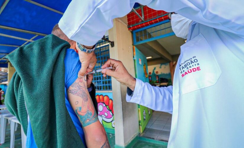 Os dados indicam que 97,7% da população adulta residente em SP já receberam ao menos uma dose