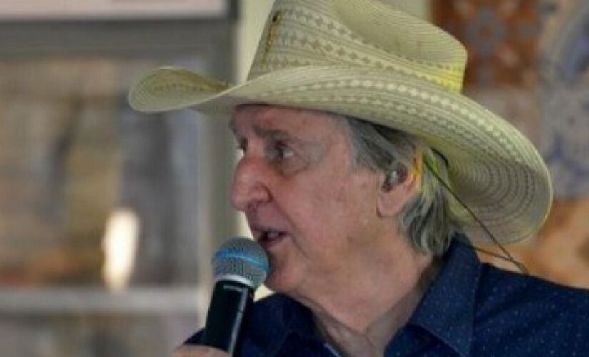 Bolsonarista, cantor Sérgio Reis ameaça STF: 'A cobra vai fumar'.