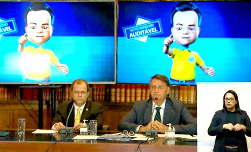 Coronel da reserva Eduardo Gomes da Silva  durante live ao lado do presidente Jair Bolsonaro