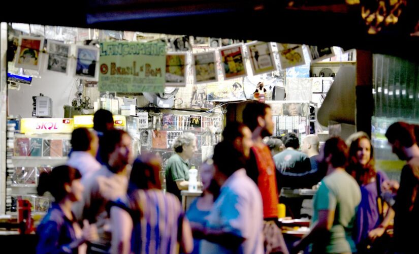 Movimentação no bar Mercearia São Pedro, na Vila Madalena, antes da pandemia