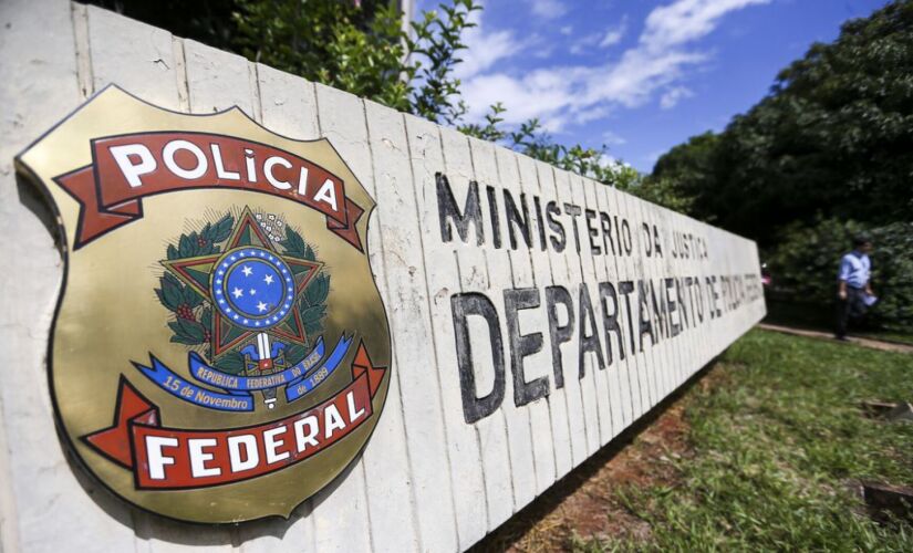 Policiais federais cumprem hoje (26) seis mandados de pris&atilde;o tempor&aacute;ria e seis de busca e apreens&atilde;o contra um grupo suspeito de roubar bancos