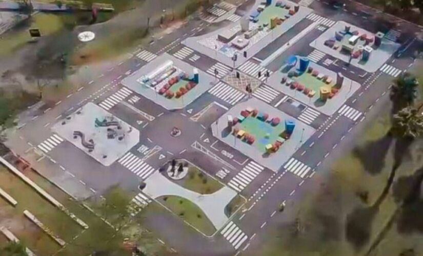 Terminal Piraporinha da EMTU recebe ação interativa com miniaturas para conscientizar sobre segurança no trânsito 