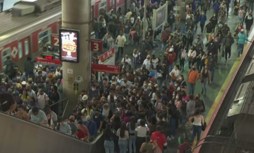 Plataformas ficam lotadas por conta de paralisação em linhas da CPTM (arquivo)