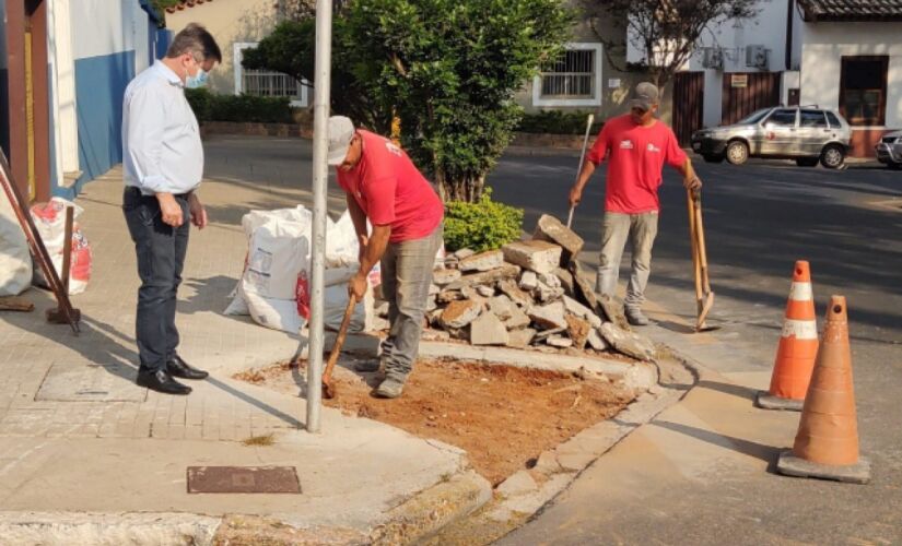 Serão construídas 102 rampas de acessibilidade em toda área central da cidade de Tietê; serviços foram iniciados na última semana 