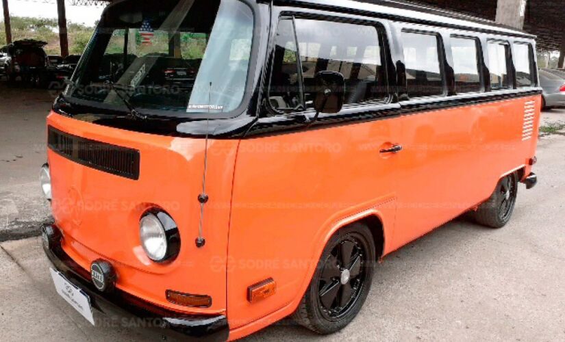 Volkswagen Kombi, ano e modelo 1995, possui lance de R$ 18 mil