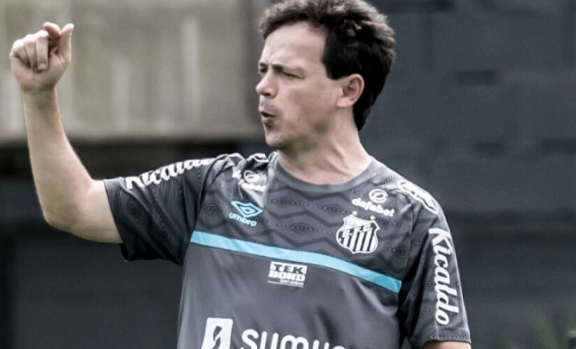 Diniz chegou ao Santos no dia 7 de maio e não resistiu à sequência negativa.