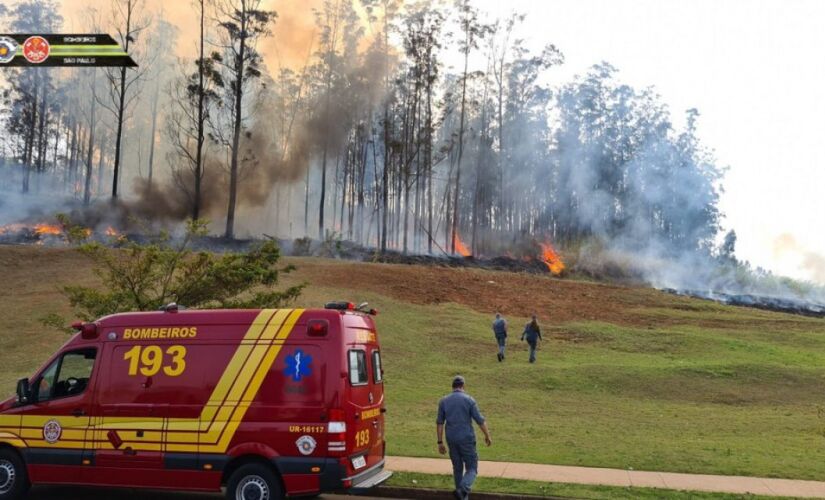 Incêndio em mata de Piracicaba após queda de avião no 
bairro Santa Rosa; causas da tragédia serão investigadas 