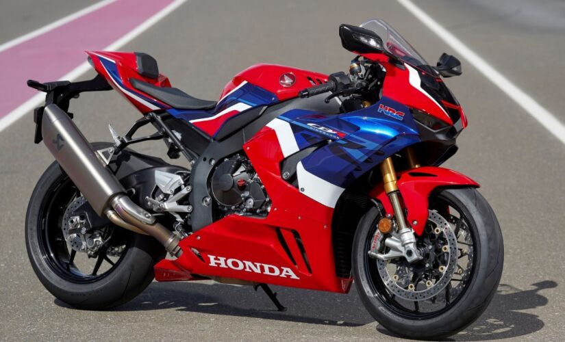 A Honda CBR 1000RR-R Fireblade SP 2022 vem em duas opções de cores: vermelho e preto perolizado