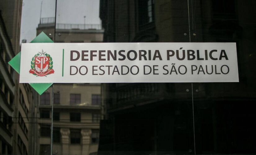 Fachada da sede de prédio da Defensoria Pública, no centro da cidade de São Paulo