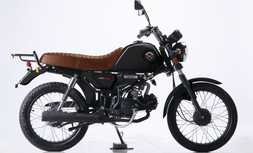 A nova moto da Shineray será comercializada em três opções de acabamento: preta fosca com banco preto, preta fosca com banco marrom e prata fosca com banco preto