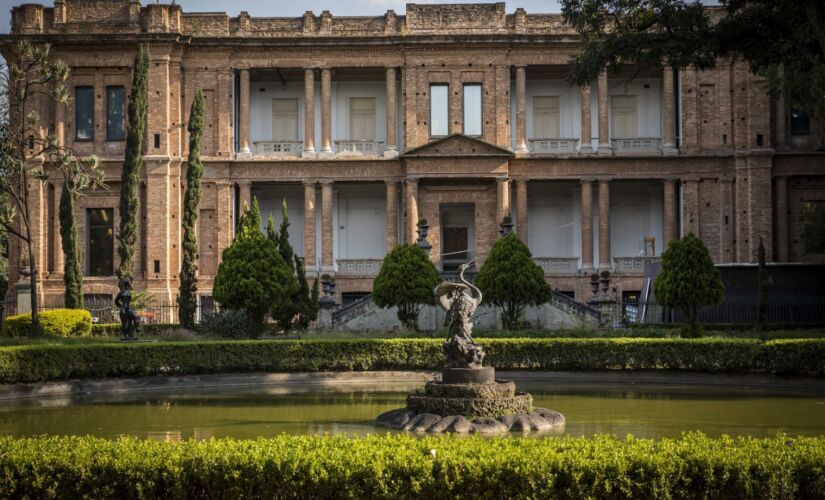 Fachada lateral do museu Pinacoteca do Estado de São Paulo