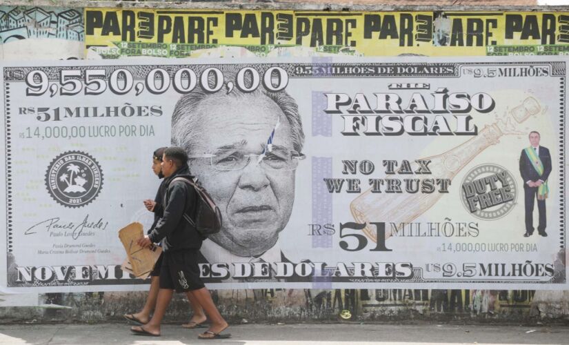 Foto de Paulo Guedes estampa nota de 9,5 milh&otilde;es de d&oacute;lares na avenida  Faria Lima